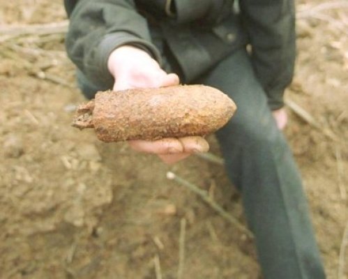 Proiectil de 76 mm, găsit în localitatea Lanurile